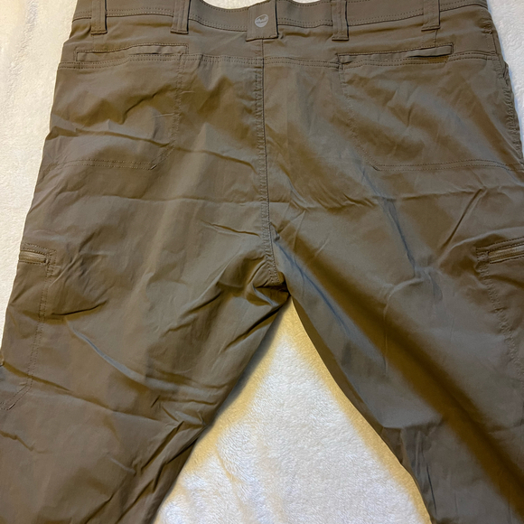 Mens Wrangler All Terrain Gear ATG Cargo Pants in Tan Color  Stretch W44x30L - Picture 4 of 8